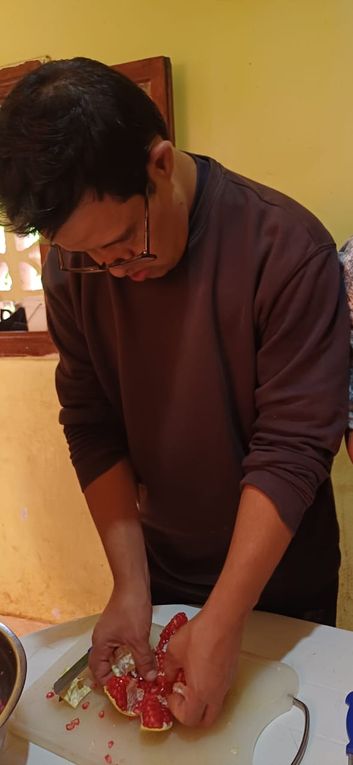 La réalisation d'une confiture de grenades et sa dégustation