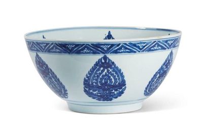 A large blue and white bowl for the Islamic market, Ming dynasty, 16th-17th century
