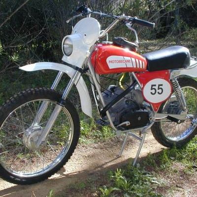 Photos d'une Motobécane D55TT rouge