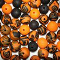 Perles orange et noir