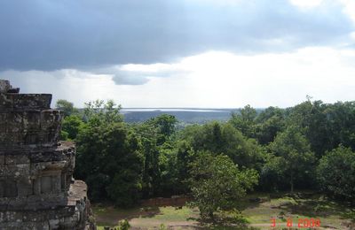 L'orage monte sur Angkor