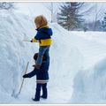 Faire la courte échelle pour pelleter la neige - Leg up for shoveling snow