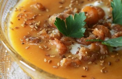 Velouté de potiron aux crevettes grises et sésame