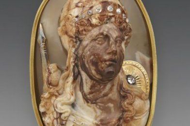 Importante camée ovale en agate brune zonée. Art romain, Vème siècle après J.C.