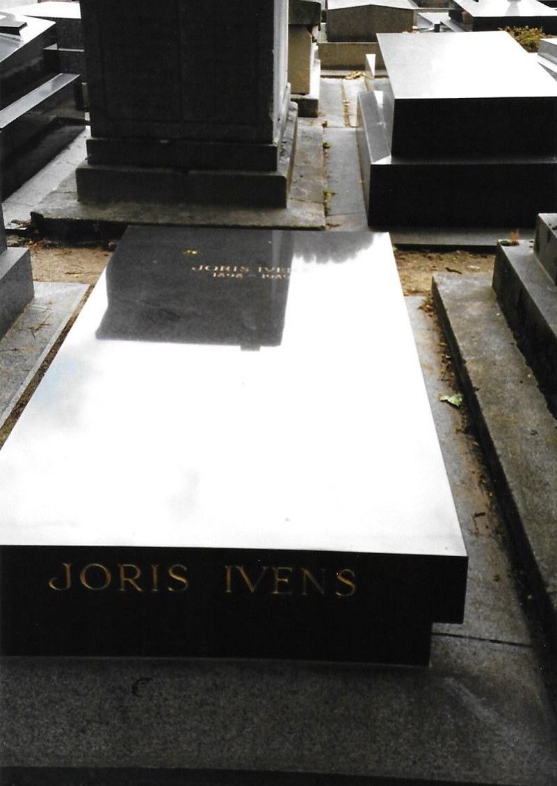 Paris, cimetière Montparnassse, tombe de Joris Ivens(75)