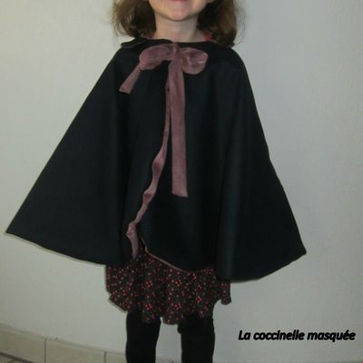 La couture du dimanche...une jolie cape qui tourne