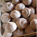 Meringues - cristaux de vent : au café et pépites de chocolat