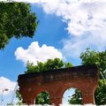 Nuages sur la fontaine de Janus