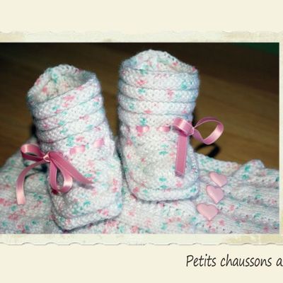 Petits chaussons assortis ... 