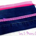 Trousse multi-usages rock et romantique en jean et vichy fuchsia, touche de dentelle