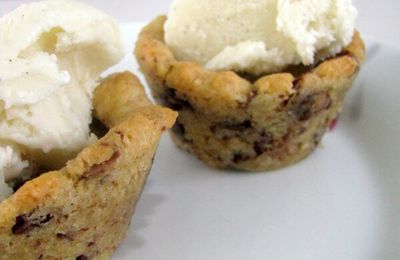 Crème glacée à la vanille dans son cookie à la noix de coco