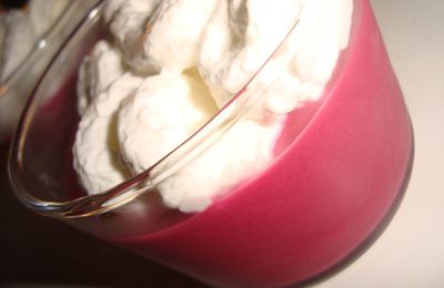 ¤¤¤ L’entrée qui ressemble à un dessert : Velouté de betterave et chantilly au chèvre frais