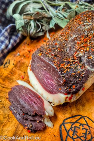 Canard séché au piment doux et sauge
