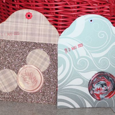 Des tags datés pour des cachets de cire quotidiens.