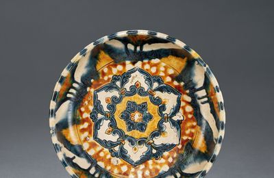 A sancai-glazed deep dish, Tang dynasty (618-907)