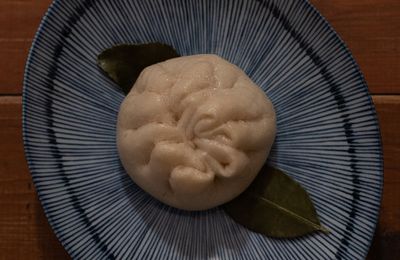 Baozi au porc et à l’œuf (petit pain farci cuit à la vapeur) 