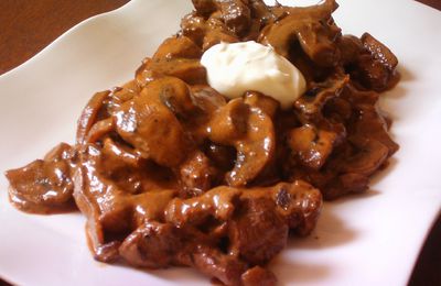 Boeuf strogonoff aux champignons et à la crème 