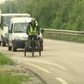 Un chômeur fait le tour de France à vélo pour trouver du boulot
