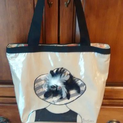 Beige courroies noires