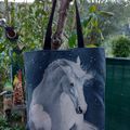 Le tote bag "Cheval blanc dans la nuit" terminé