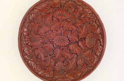 Dish (Pan) with Chrysanthemums, Late Yuan-early Ming dynasty, about 1340-1450
