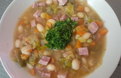 soupe paysanne aux cocos de paimbol, jambon et persillade