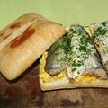 Bruschetta oeuf brouillé, sardines à l'huile d'olive