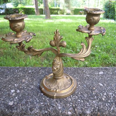 Bougeoir à deux branches sur un air gustavien