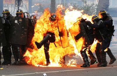 Violent affrontement en ce moment a Paris contre le 2e tour des presidentielles 