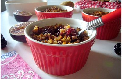 Crumble figue et mûre au pain d'épice