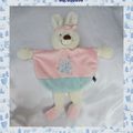 Doudou Peluche Plat Lapin Blanc Rose Bleu Broderie Fleur Papillon Tex Baby