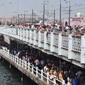 jour de forte affluence sur le pont de Galata,