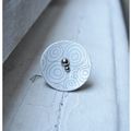 La bague en nacre design blanche