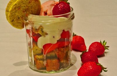 Fraises poivrées, pistache et crème glacée façon Kosmik
