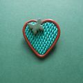 Broche coeur: marron et vert.