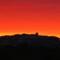 Coucher de soleil sur Castelnau de Montmirail ,jour où l'alerte orange était donnée sur tout le sud ouest
