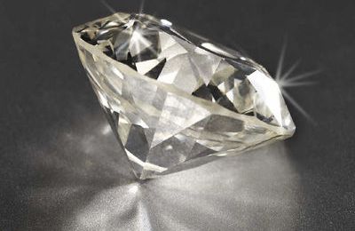 Un diamant de 16,89 carats au enchères à Vannes