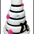 Gâteau de mariage sur mesure, blanc, noir et fuschia...