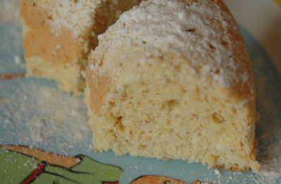 Gâteau comme une éponge au citron, sans lait, adapté sans blé, et petit jeu