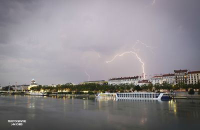 ENVIE éclairs , une des plus belles Lumières Naturelles ..