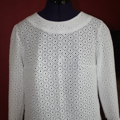 une nouvelle blouse en broderie anglaise