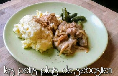 Médaillons de veau sauce aux oignons et purée maison