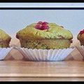 Muffins au thé macha et groseilles rouges