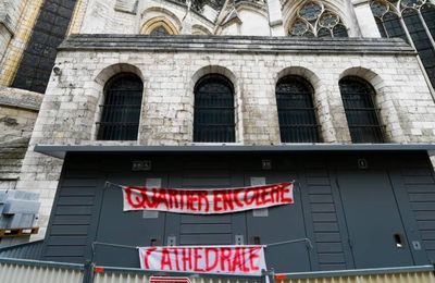 Cathédrale de ROUEN: confirmation que l'actuelle majorité municipale a des goûts de... chiotte!
