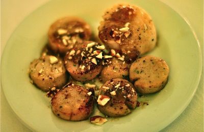 Noix de Saint-Jacques, boudin blanc, amandes,