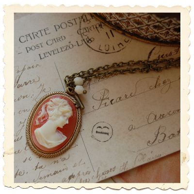 A gagner dans "Le grenier de Mademoiselle"...