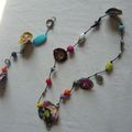 Bracelet et collier en corolles multicolores