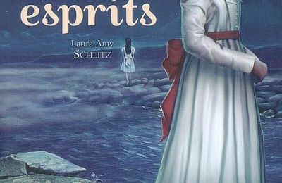 La fille aux esprits, écrit par Laura Amy Schlitz