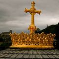 Главная святыня и место паломничества во Франции - город Лурд ( Lourdes)
