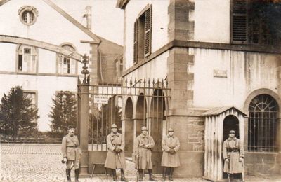 Quid de cette carte photo de l'entrée soi-disant de la caserne Gérard à Belfort, vraiment ?